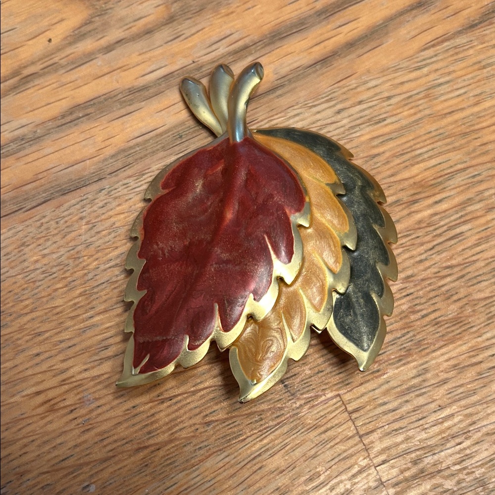 Vintage Gold-Tone Enamel Leaf Brooch – Autumn Tri-Color Pin